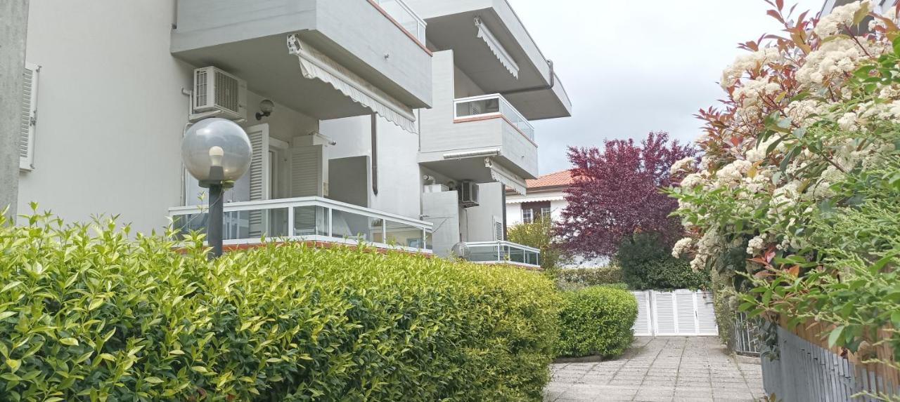 La Casina Di Ale Apartment Marina Di Carrara Exterior photo